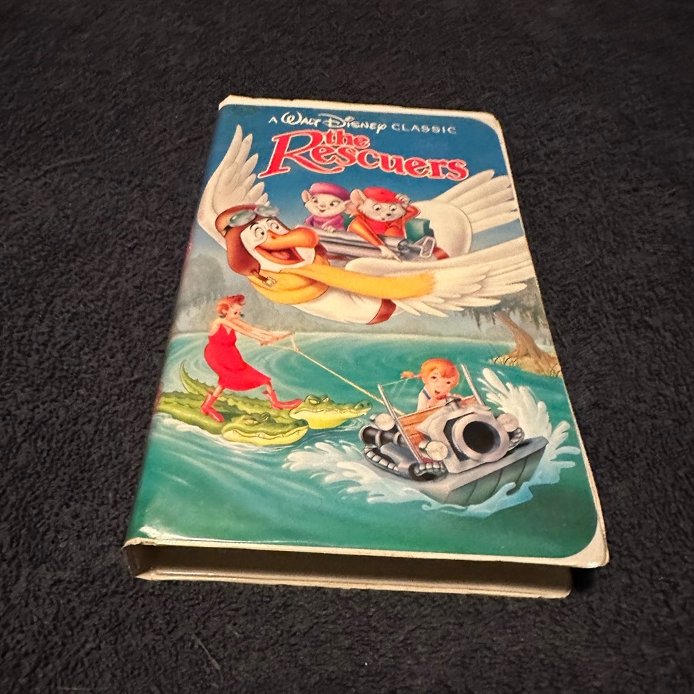 Disney The Rescuers VHS with Blue and Green Cover